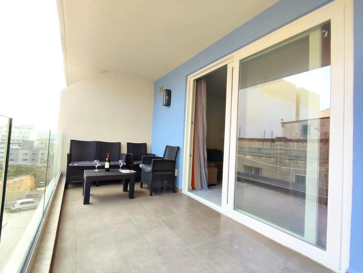 Sliema Central 3 Bedroom Apartment Near Seafront 0*,  Malta