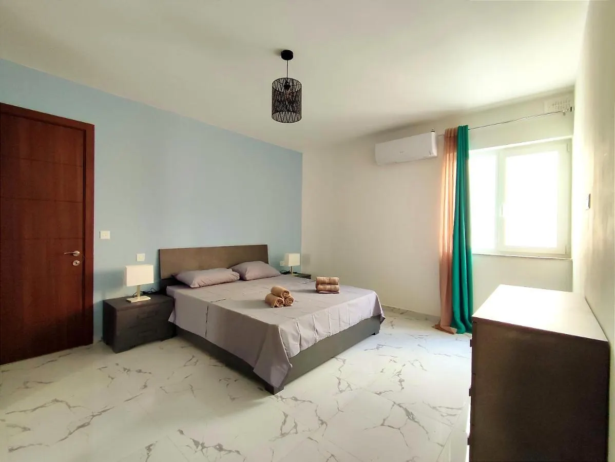 Sliema Central 3 Bedroom Apartment Near Seafront 0*,